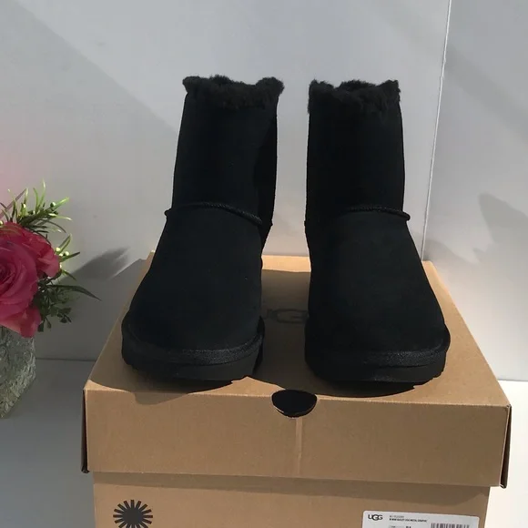 UGG Mini Bailey UGG Metal Graphic - Picture 9 of 12